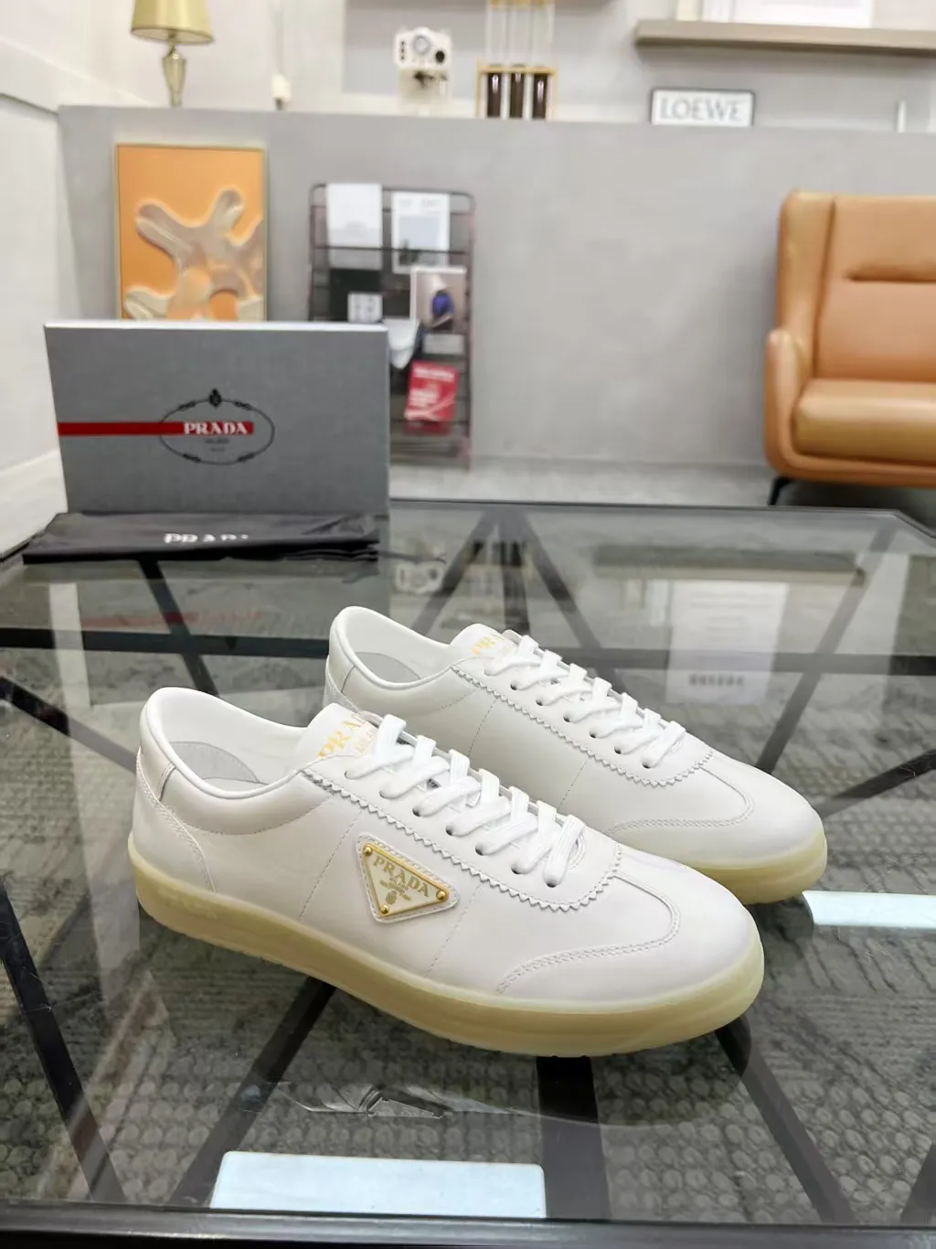 Factory P400💰Prada new men's genuine leather sports shoes, the highest version on the market, any comparison is welcome🆚! The original leather has excellent texture and is super high-end! Fetal sheep net lining imported from Italy, removable pad! Luxurious materials and fine workmanship, highly recommended! Code number: 38--45